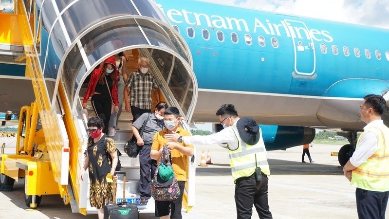 Vietnam Airlines launch new domestic air routes