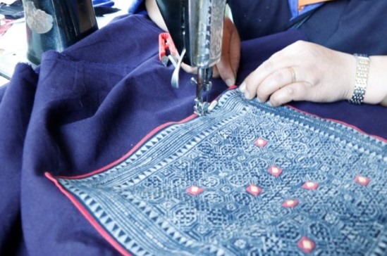 Mông people's handicraft weaving preserved to boost tourism