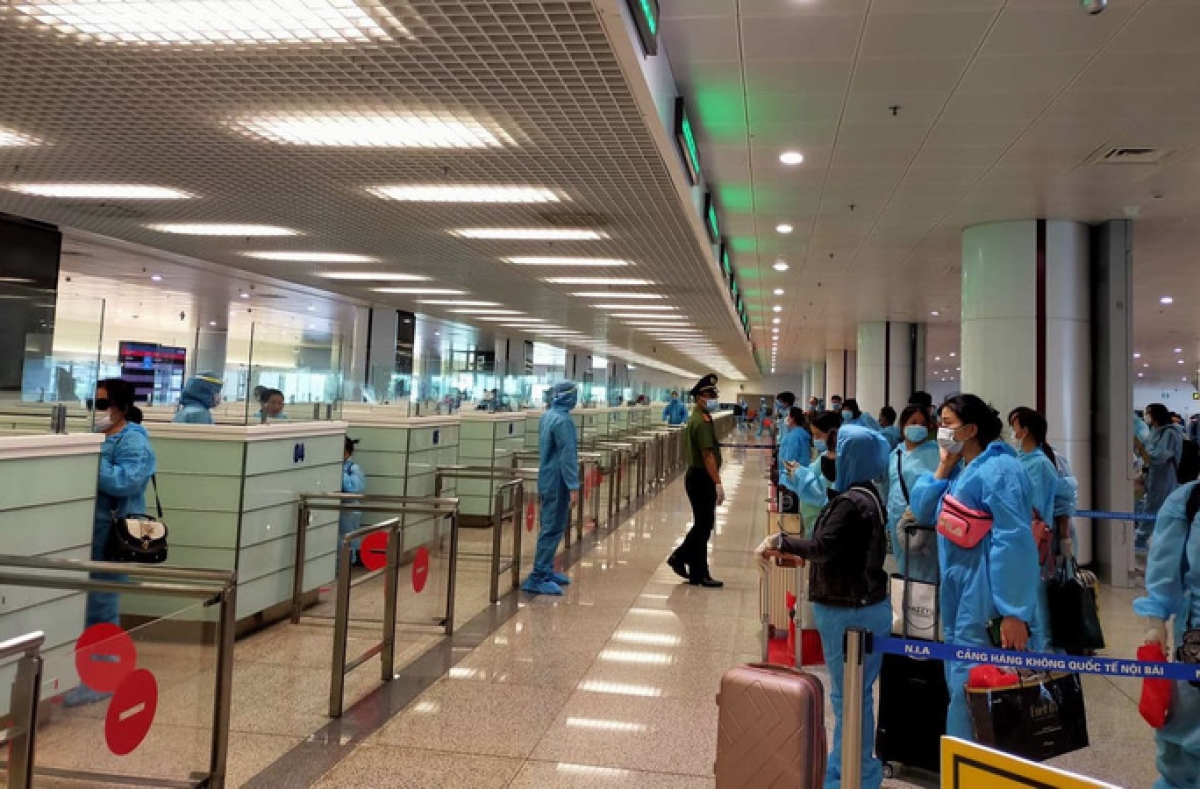 Vietnam again temporarily suspends international flights