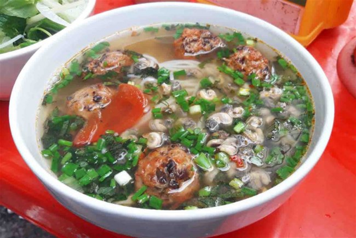 Northern snail noodle soup