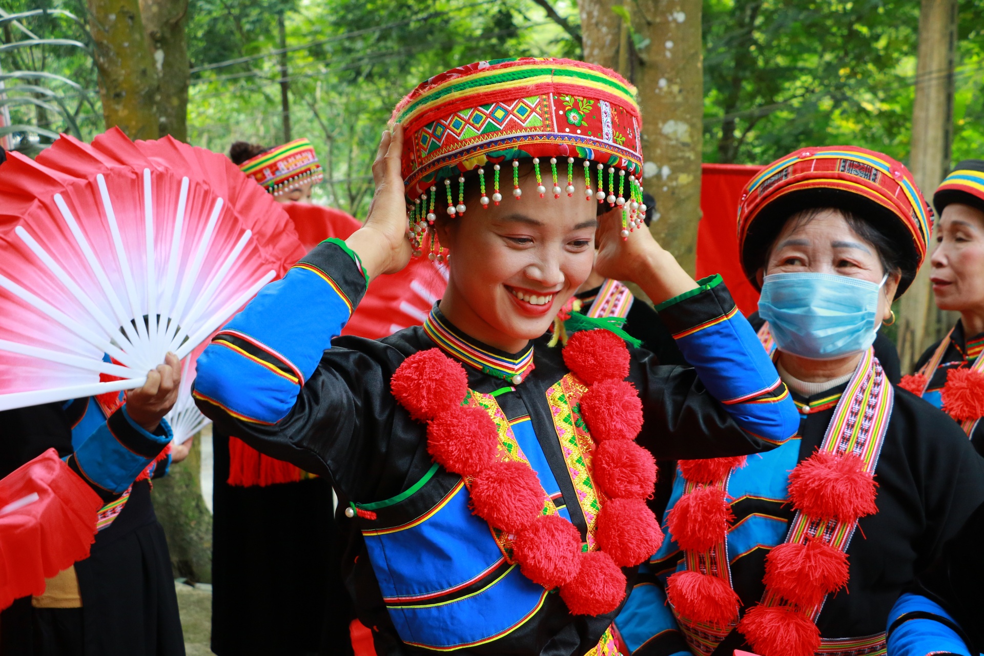 Trang phục truyền thống của phụ nữ Dao Đỏ tỉnh Bắc Kạn