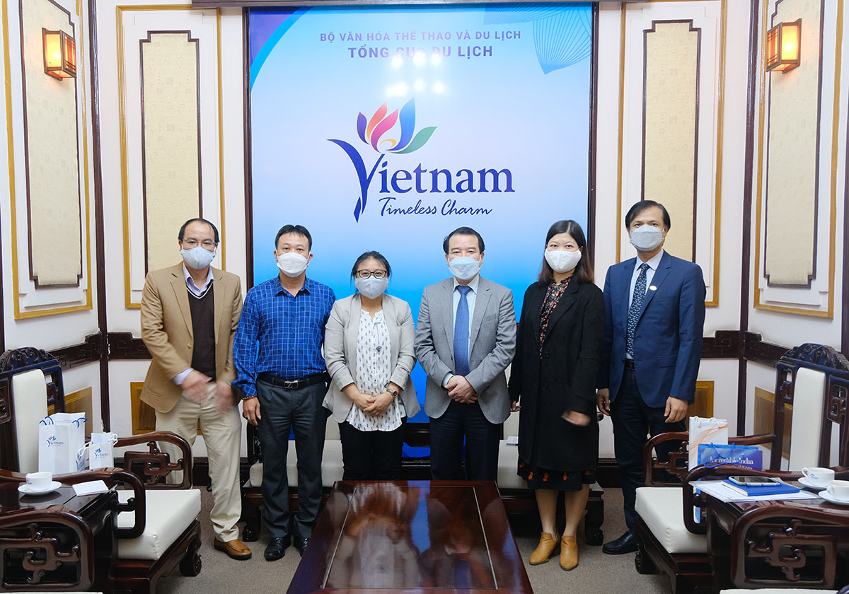 VNAT and Indian Embassy in Vietnam exchanged tourism cooperation