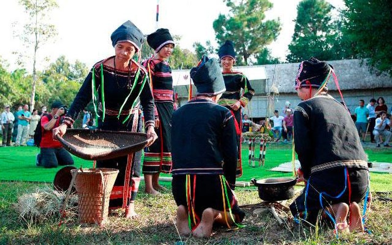 Lễ mừng lúa mới của dân tộc Gia Rai tỉnh Gia Lai tại Làng Văn hóa-Du lịch các dân tộc Việt Nam