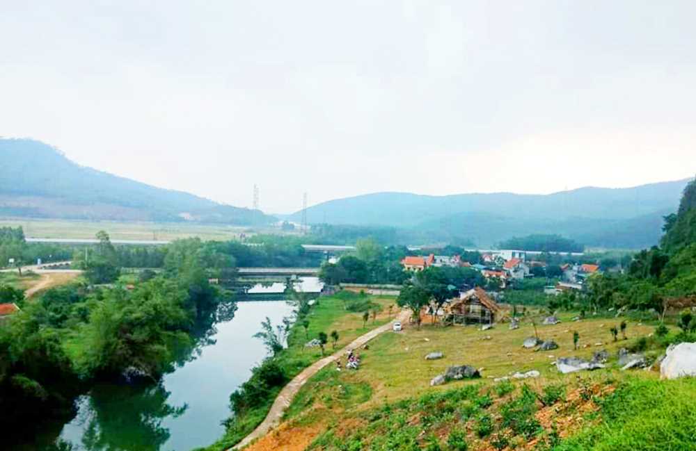 Quảng Ninh: Đá Trắng - Điểm du lịch hấp dẫn