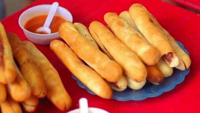 Spicy ‘banh mi’: A speciality of Hai Phong city