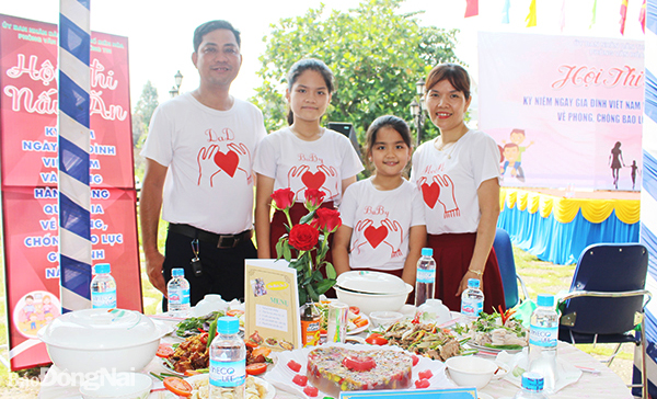 Kỷ niệm Ngày Gia đình Việt Nam 28-6: Bữa cơm gia đình ấm áp, yêu thương