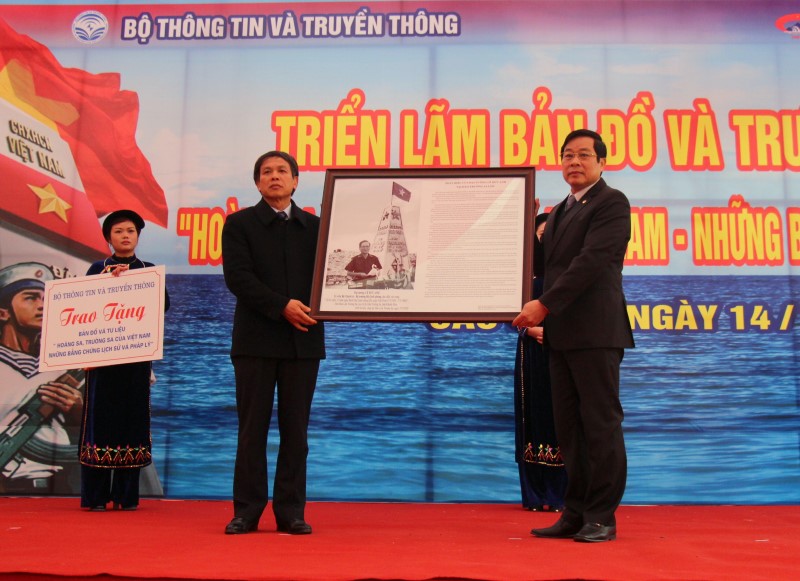 Exhibition on Hoang Sa and Truong Sa archipelagos opens in Cao Bang
