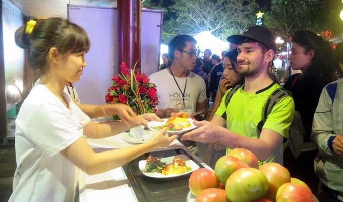 越南广南省会安市场被评为“食品天堂”