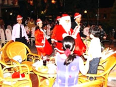 HCM City kidsâ€™ choir sings Christmas carols at hotels 
