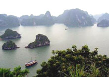 First tourists cycle to Ha Long Bay