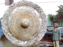 The biggest bronze gong in International Gong Festival 2009