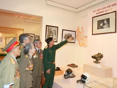 War souvenirs exhibition opens