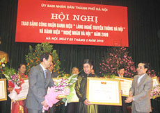 Committee honours Hanoi traditional craft villages, artisans 