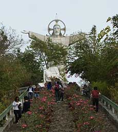 Statue of Jesus Christ is Vung Tau jewel