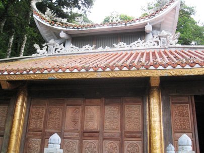 Visiting Mau Temple and Vang Pagoda in Tam Dao