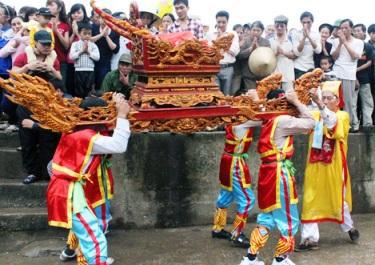 Fish Worshipping Festival attracts thousands of visitors