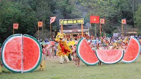 Visitors flock to Mai An Tiem festival in Thanh Hoa