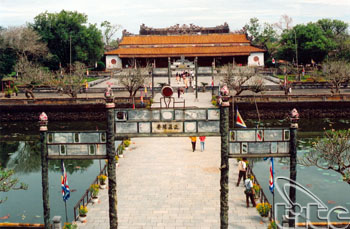 Golden Week attracting tourists to Hue 