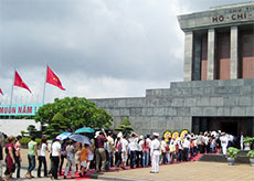  Over 51,800 visit President Ho Chi Minh's mausoleum 