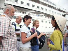 Saigontourist phục vụ 600 khách ngày đầu năm