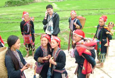 Người Mông làm du lịch