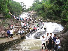 Lượng du khách đến Bắc Giang tăng trưởng khá trong 9 tháng đầu năm 2011