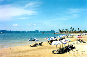 Quảng Ninh đón gần 6 triệu lượt khách du lịch trong 10 tháng đầu năm 2012
