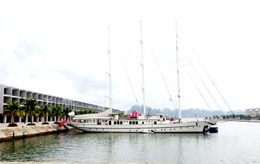 Cảng khách Tuần Châu đón du thuyền quốc tế đầu tiên