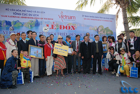 Du lịch Việt Nam phấn đấu hoàn thành mục tiêu đón 6,5 triệu lượt khách quốc tế
