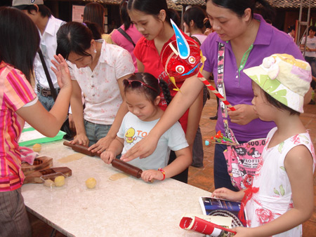 Vui Trung thu cùng đồ chơi dân gian tại Bảo tàng Dân tộc học Việt Nam
