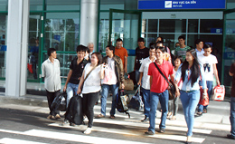 Cảng hàng không quốc tế Phú Bài đón các chuyến bay đầu tiên đến Huế sau 6 tháng đóng cửa để nâng cấp