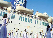 Tàu Hòa Bình cập cảng Tiên Sa - Đà Nẵng