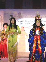 Các người đẹp Hàn Quốc bay bổng trong trang phục Hanbok