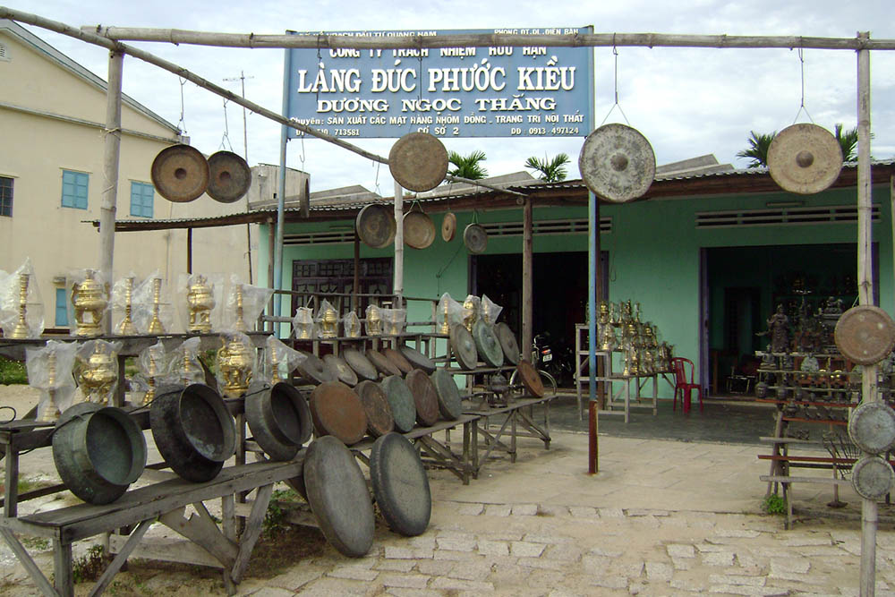 銅を鋳造する村　フォックキエウ