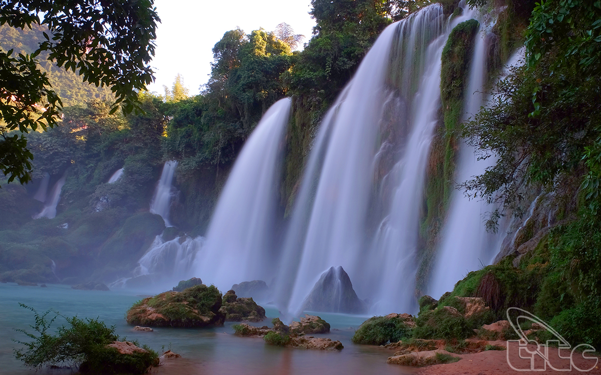 Ban Gioc is considered as one of the most majestic and beautiful waterfalls in Viet Nam