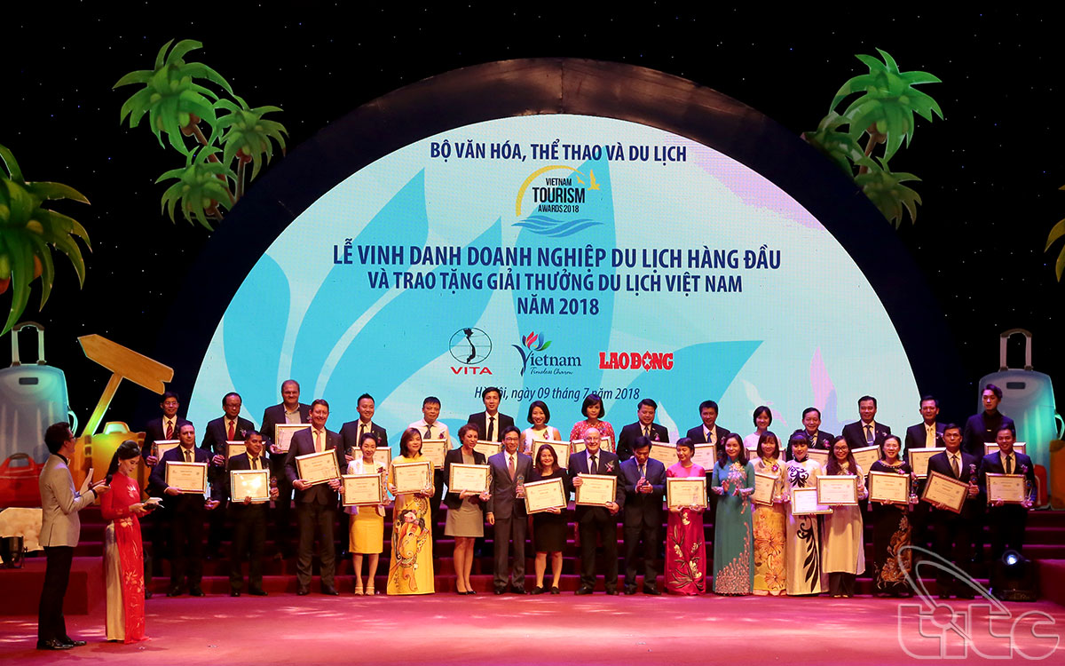 Lễ vinh danh các doanh nghiệp du lịch hàng đầu Việt Nam năm 2018 (Ảnh: Huy Hoàng)