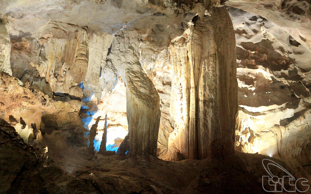 Stalagmites and stalactites in strange shapes inside the cave